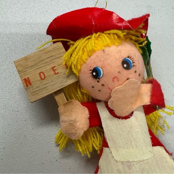Vintage Red Dress Girl Ornament Holding Noel Sign Christmas Holiday Taiwan 70s - Picture 2 of 9